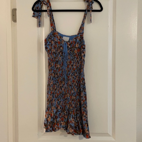Skylar + Madison Dresses & Skirts - Skylar+Madison Blue Floral Ruched Mini Dress Size Small